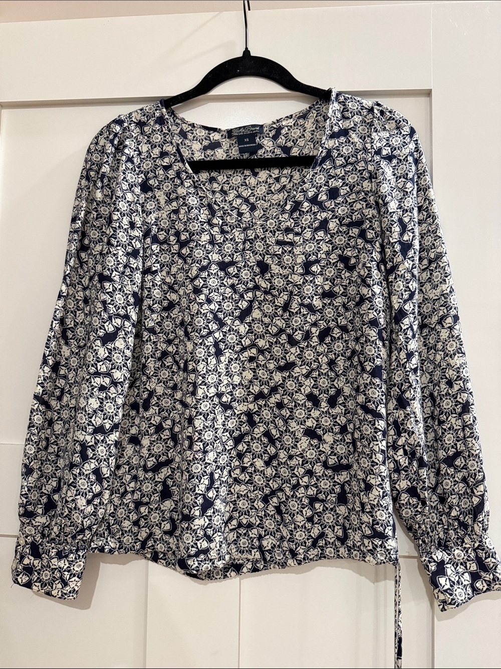 Lucky Brand Women’s Drawstring Waist Navy Floral Long-Sleeve V-Neck Top